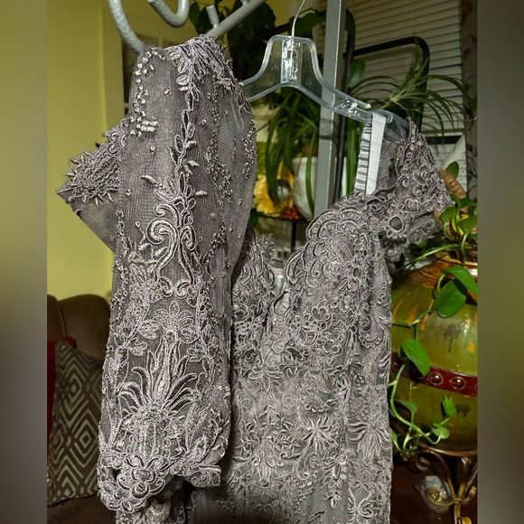 Elegant Lace Evening Gown - Gray - Picture 4 of 4